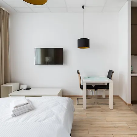 Jerozolimskie 232 By Bookinghost